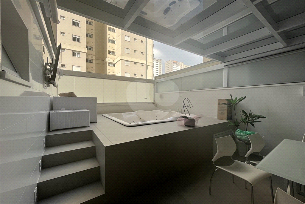 Apartamento garden finamente decorado e acabamento primoroso com 150 m² na Barra Funda, com 2 suítes