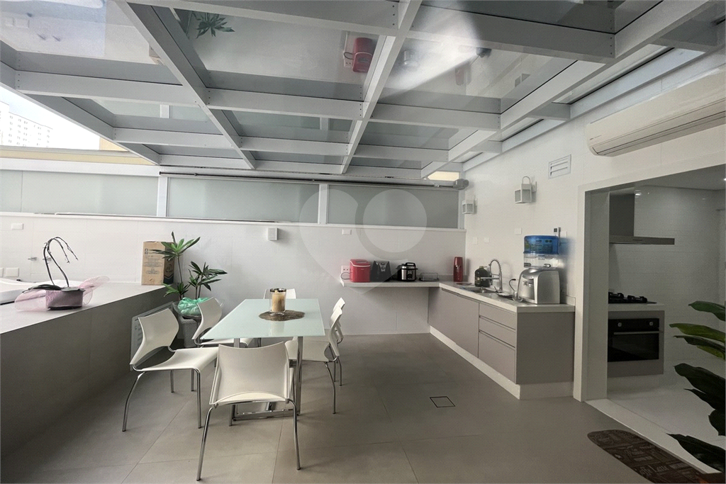 Apartamento garden finamente decorado e acabamento primoroso com 150 m² na Barra Funda, com 2 suítes