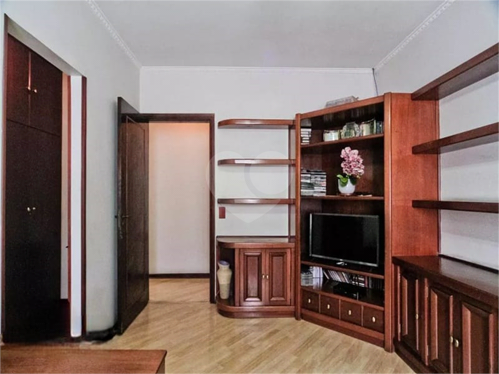 Sobrado Jardim França 3 suites, sala 2 ambientes, 6 vagas garage.