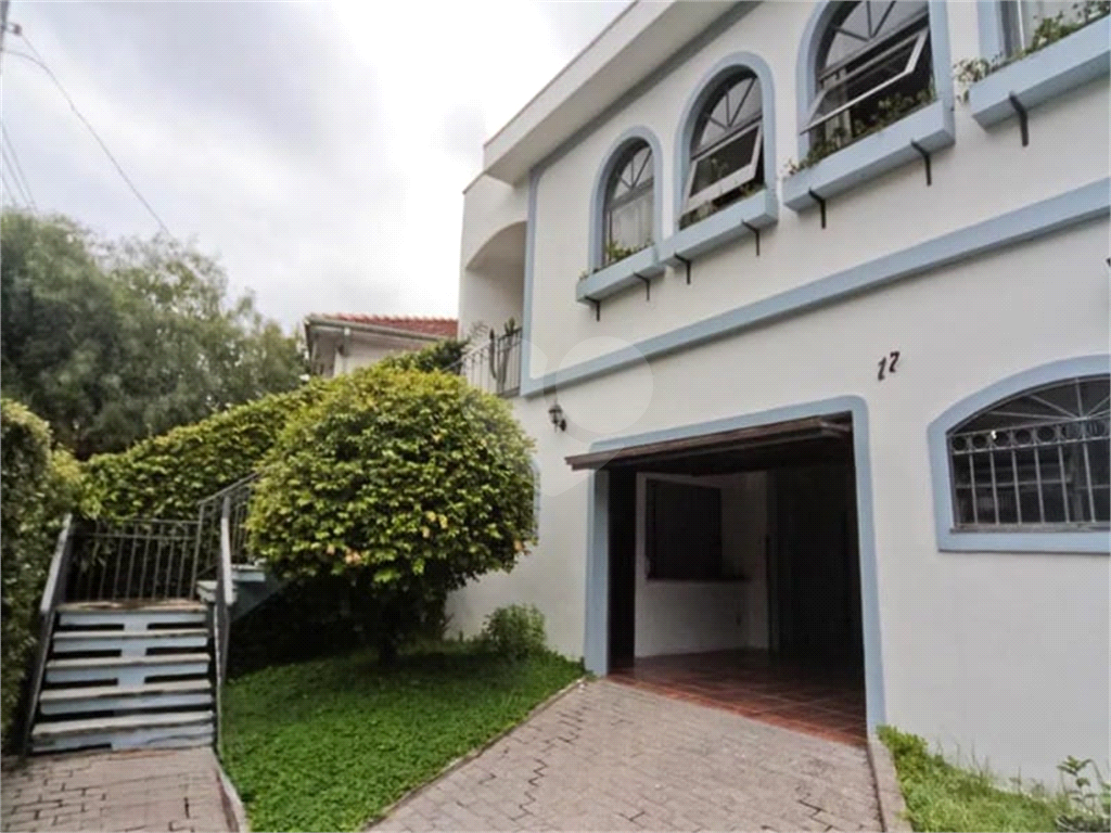 Sobrado Jardim França 3 suites, sala 2 ambientes, 6 vagas garage.