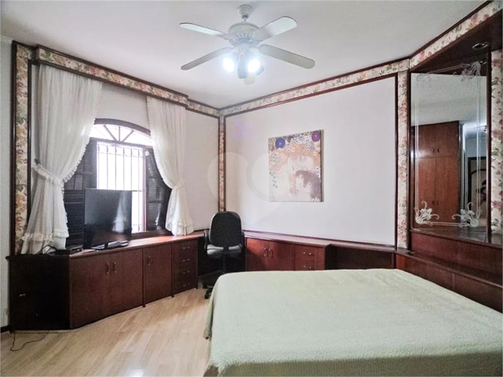 Sobrado Jardim França 3 suites, sala 2 ambientes, 6 vagas garage.