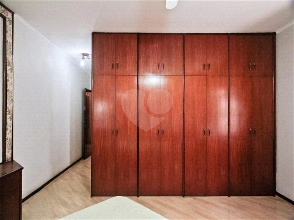 Sobrado Jardim França 3 suites, sala 2 ambientes, 6 vagas garage.