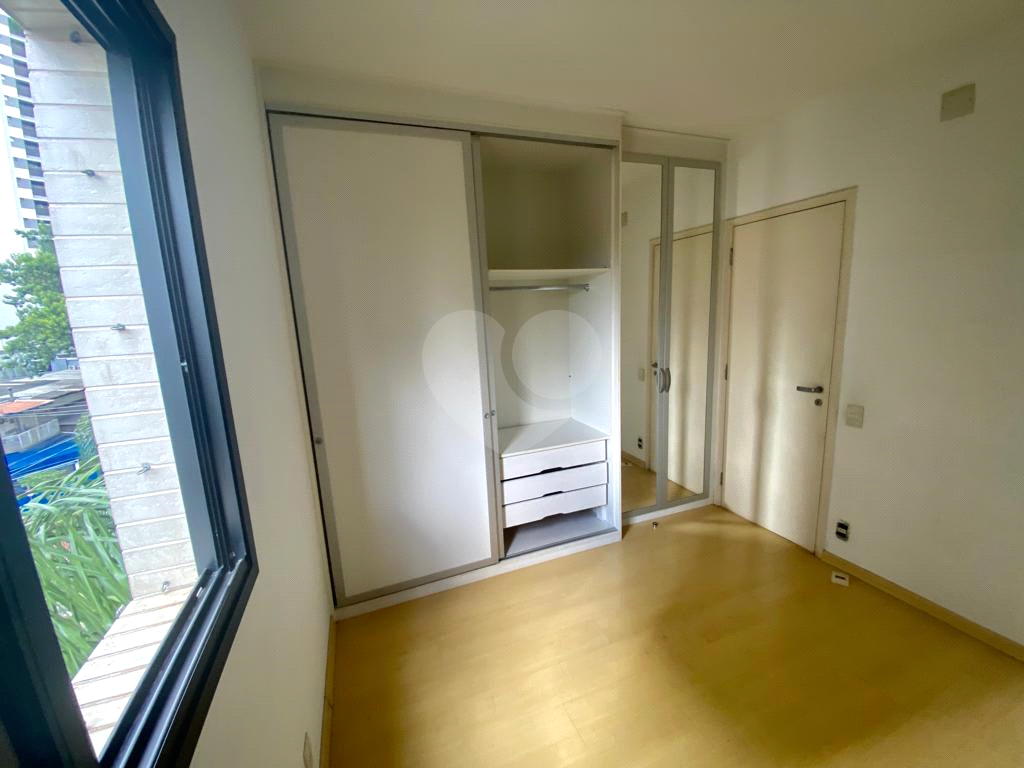 APARTAMENTO em PINHEIROS