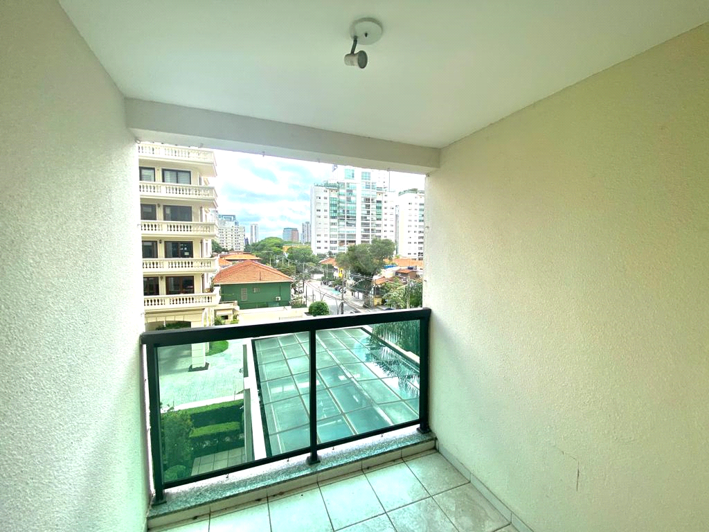 APARTAMENTO em PINHEIROS