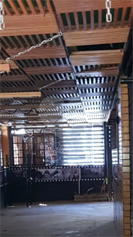Prédio esquina com Restaurante e Salas comerciais a Venda