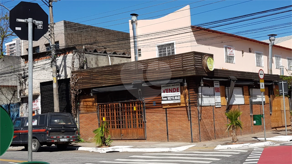Prédio esquina com Restaurante e Salas comerciais a Venda