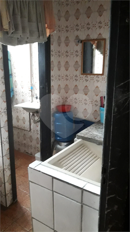 Prédio esquina com Restaurante e Salas comerciais a Venda