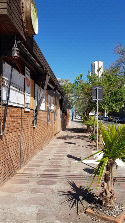 Prédio esquina com Restaurante e Salas comerciais a Venda