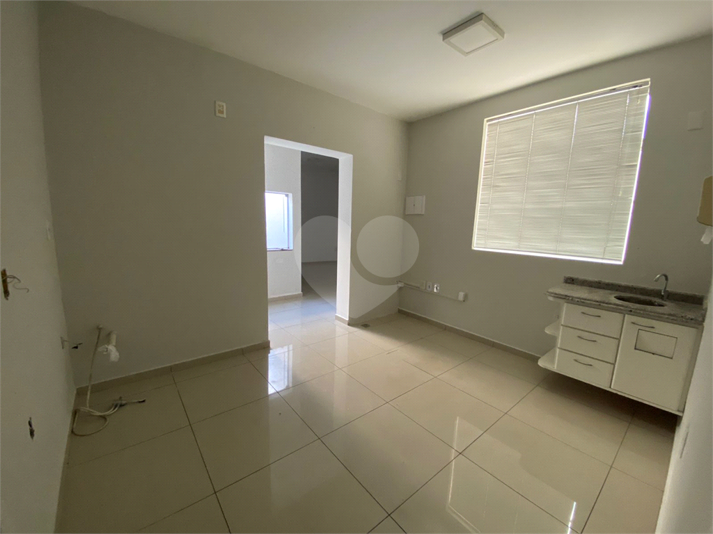 Casa para alugar com 6 quartos, 243m² - Foto 33
