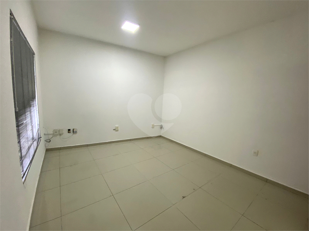 Casa para alugar com 6 quartos, 243m² - Foto 34