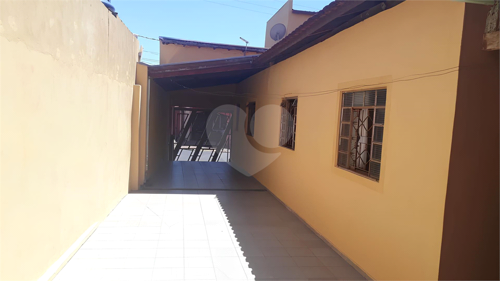 Casa à venda com 3 quartos, 169m² - Foto 2