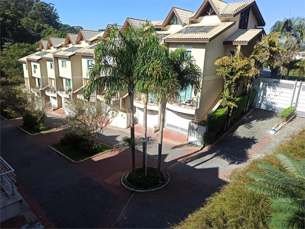 SOBRADO CONDOMINIO FECHADO PROX A SERRA