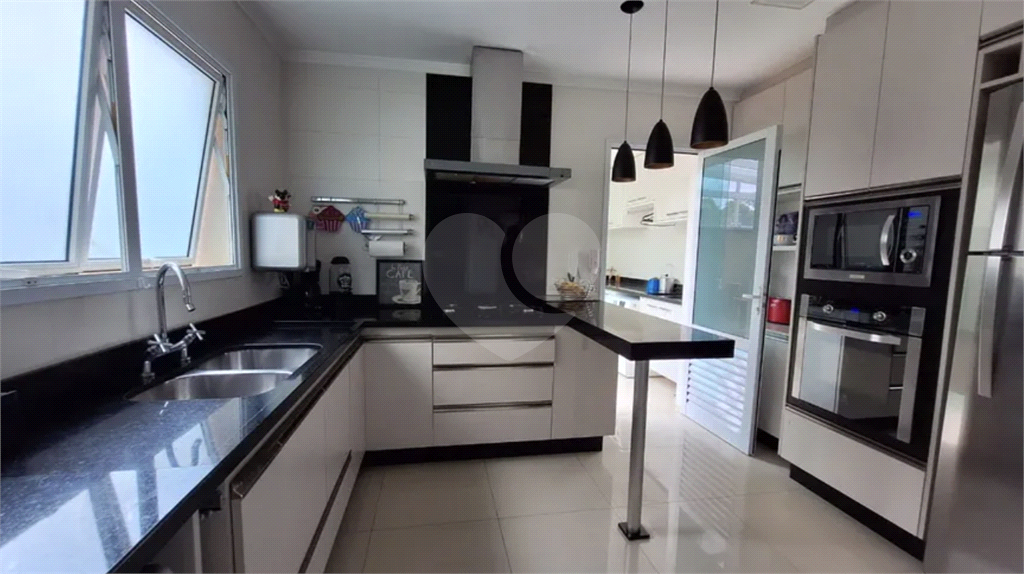 SOBRADO CONDOMINIO FECHADO PROX A SERRA