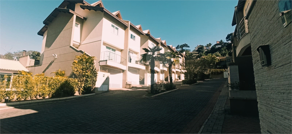 SOBRADO CONDOMINIO FECHADO PROX A SERRA