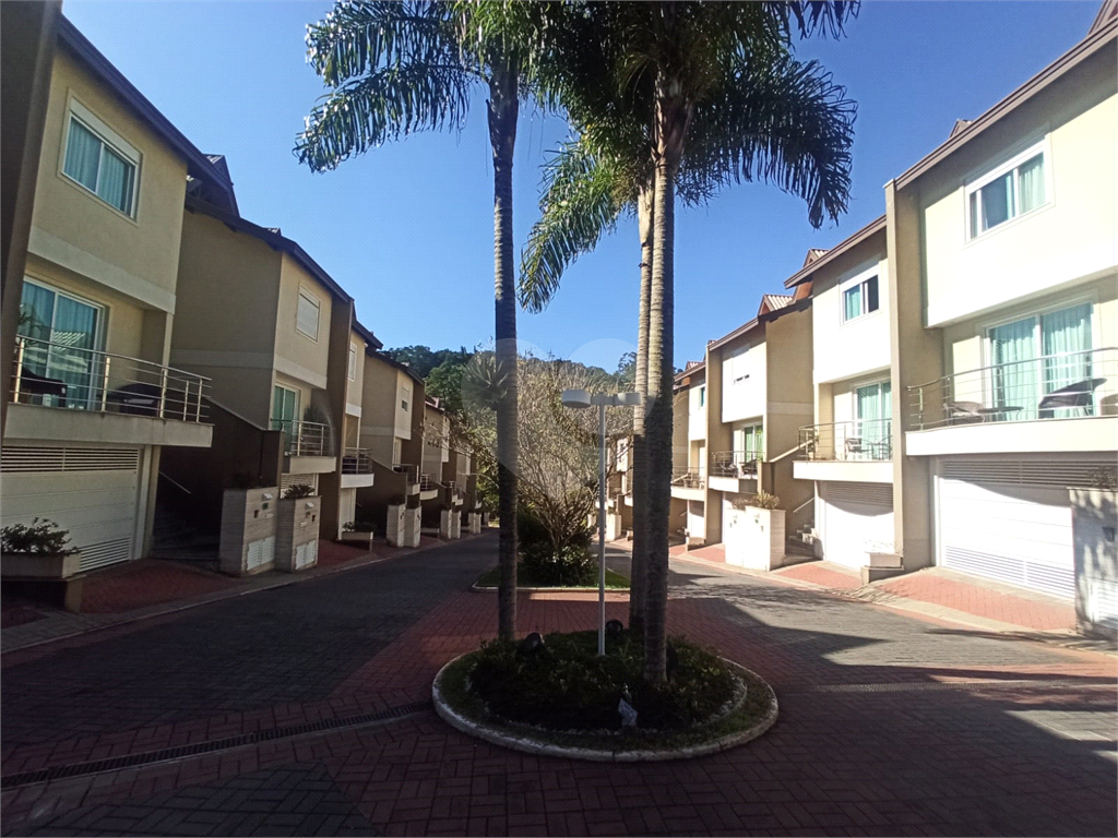 SOBRADO CONDOMINIO FECHADO PROX A SERRA