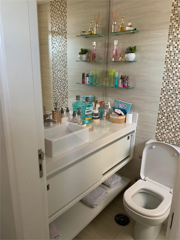 Apartamento com 91m² 3 dormitórios sendo 1 suíte 2 vagas de garagem 