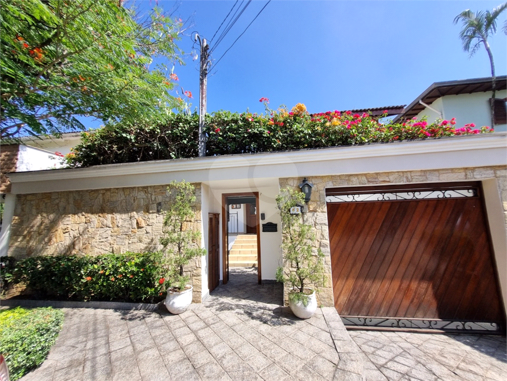 VENDA - Casa Alto Padrão em Condomínio JD França | 470m² | 4 Dormitórios |  Piscina 