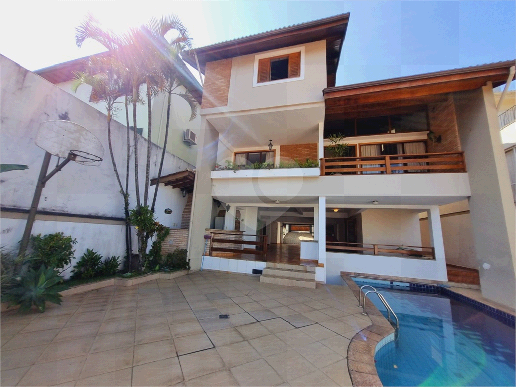 VENDA - Casa Alto Padrão em Condomínio JD França | 470m² | 4 Dormitórios |  Piscina 