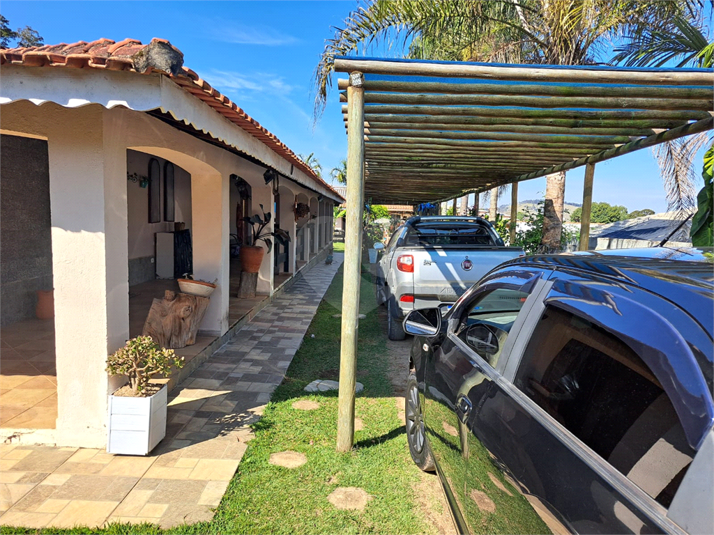 Linda chacara a venda com 4 dormitorios  na cidade de Pinhalzinho-SP