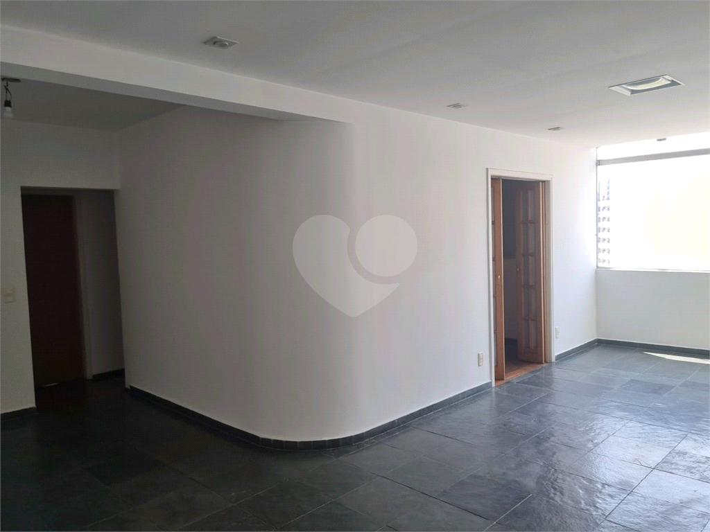 apartamento 94m2, 3 dormitórios, sendo 1 suíte, living 2 ambientes, 1 vaga livre, no Paraiso.