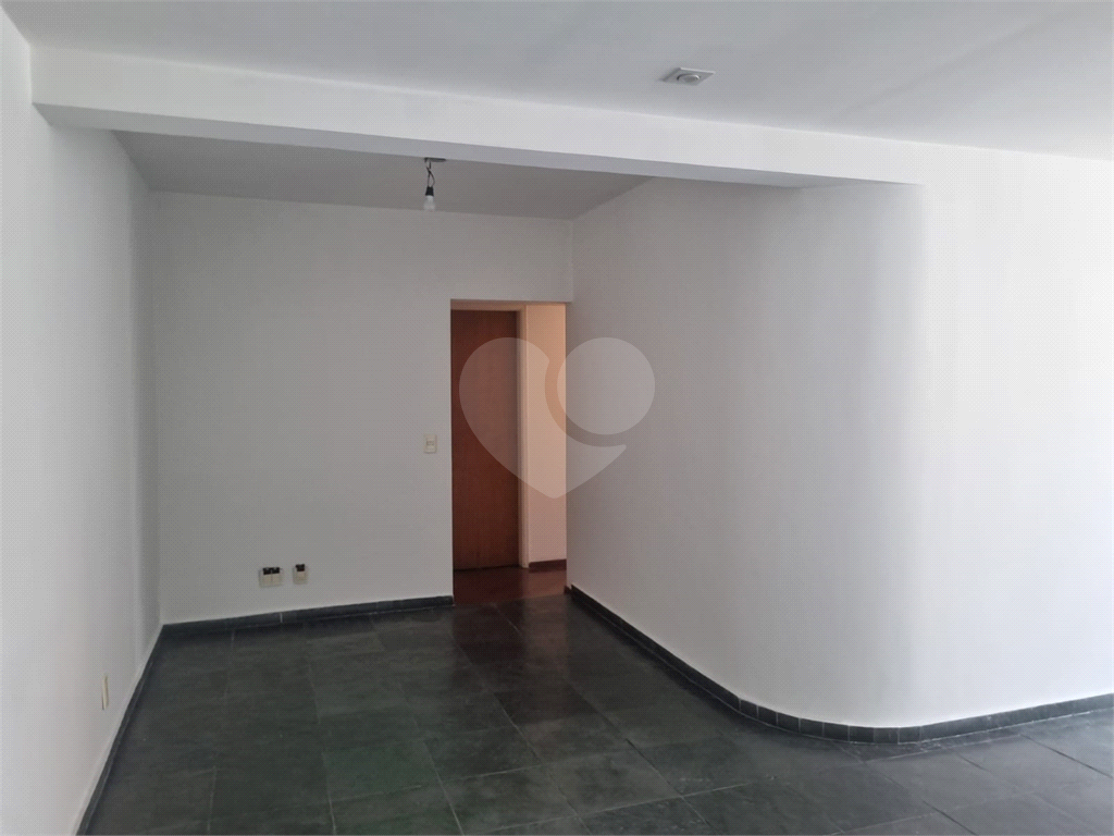apartamento 94m2, 3 dormitórios, sendo 1 suíte, living 2 ambientes, 1 vaga livre, no Paraiso.