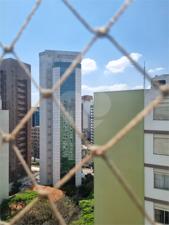 apartamento 94m2, 3 dormitórios, sendo 1 suíte, living 2 ambientes, 1 vaga livre, no Paraiso.