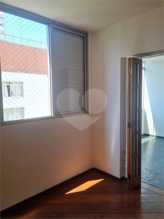 apartamento 94m2, 3 dormitórios, sendo 1 suíte, living 2 ambientes, 1 vaga livre, no Paraiso.
