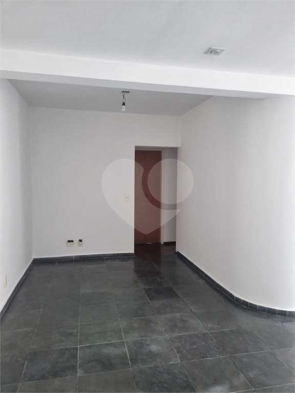apartamento 94m2, 3 dormitórios, sendo 1 suíte, living 2 ambientes, 1 vaga livre, no Paraiso.