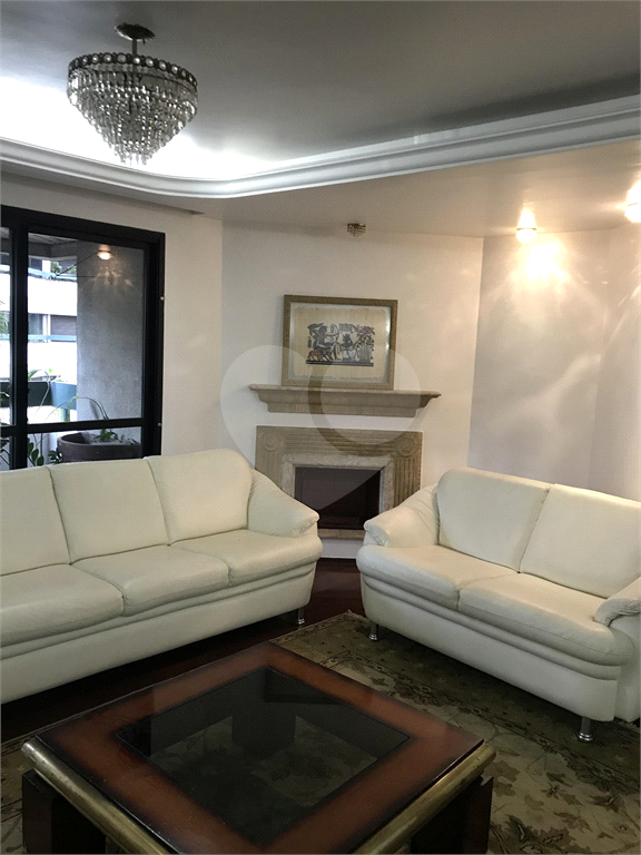 APARTAMENTO em MOEMA