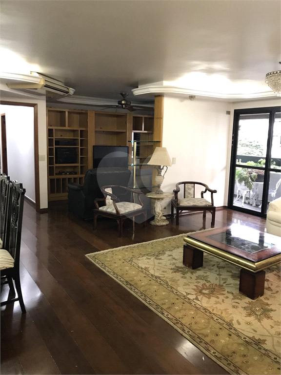 APARTAMENTO em MOEMA