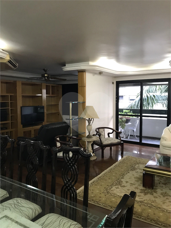 APARTAMENTO em MOEMA