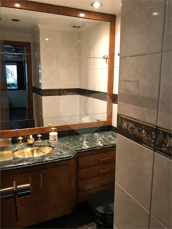 APARTAMENTO em MOEMA
