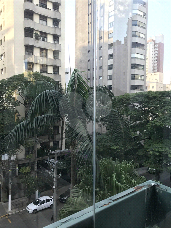 APARTAMENTO em MOEMA