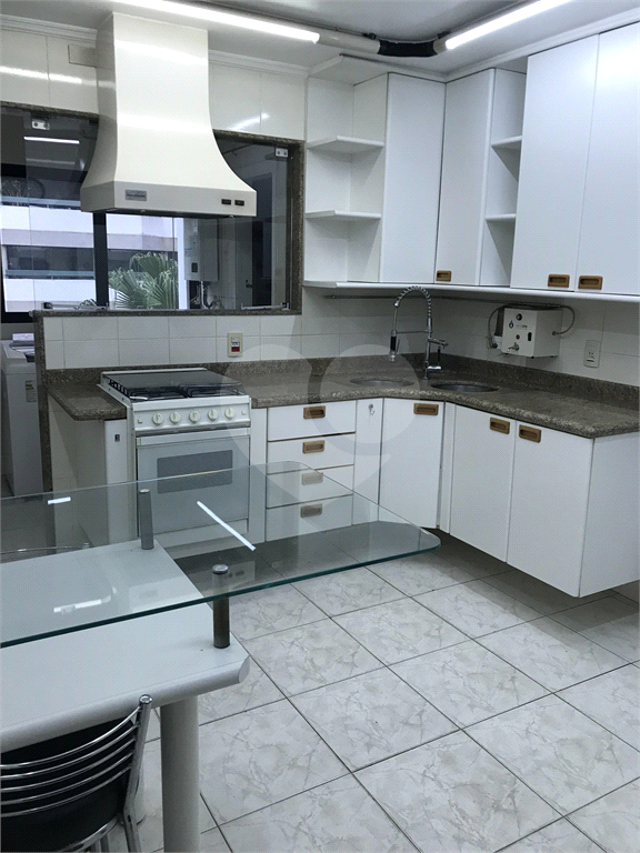 APARTAMENTO em MOEMA