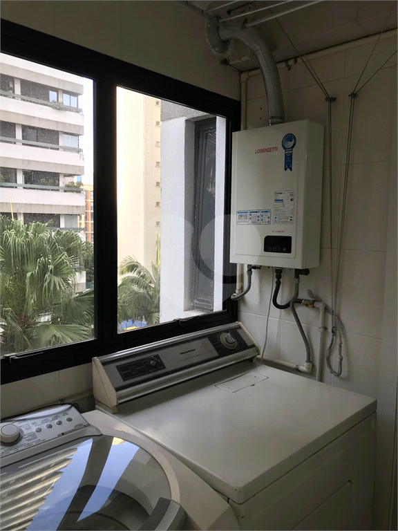 APARTAMENTO em MOEMA