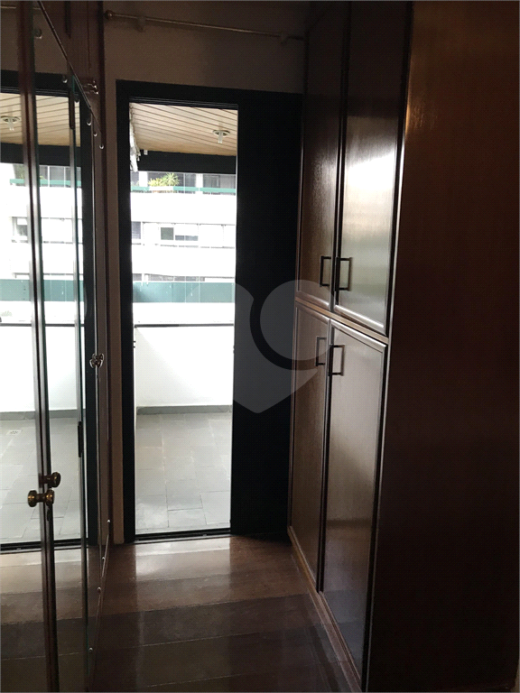 APARTAMENTO em MOEMA