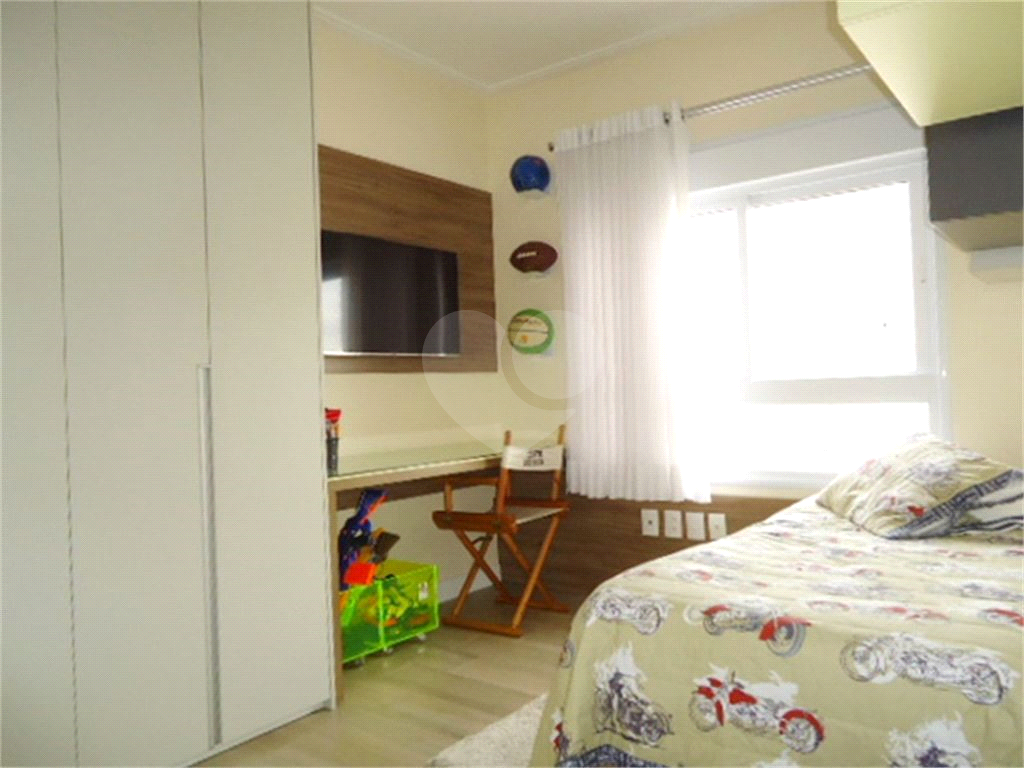 Lindo Apartamento em Condomínio de Alto Padrão à Venda no bairro Santa Teresinha, (PORTEIRA FECHADA)