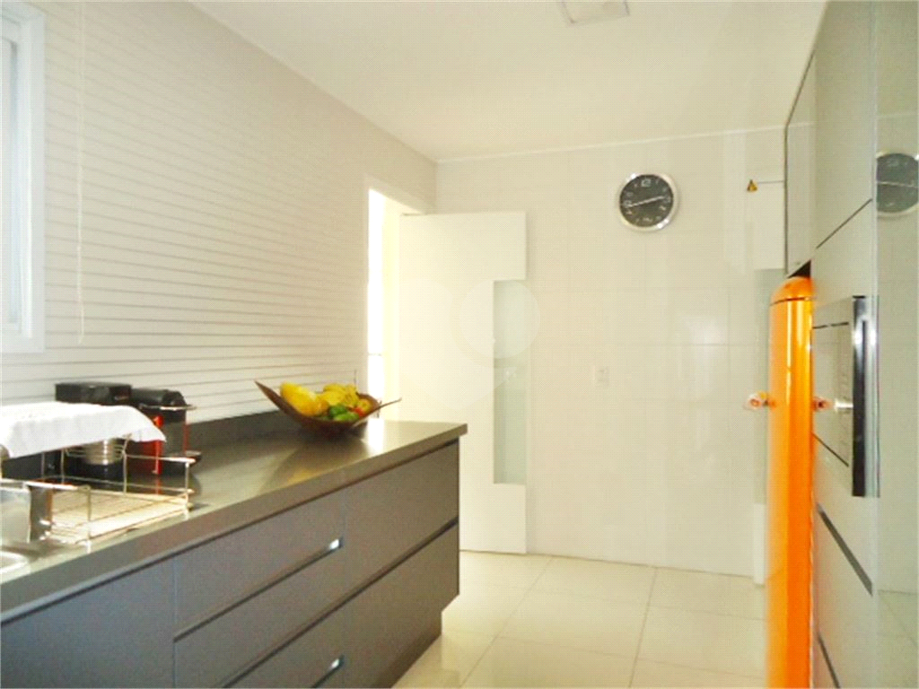 Apartamento de Alto Padrão à Venda no bairro Santa Teresinha, com 264 m² 4 suítes 5 vagas  (PORTEIRA FECHADA)!