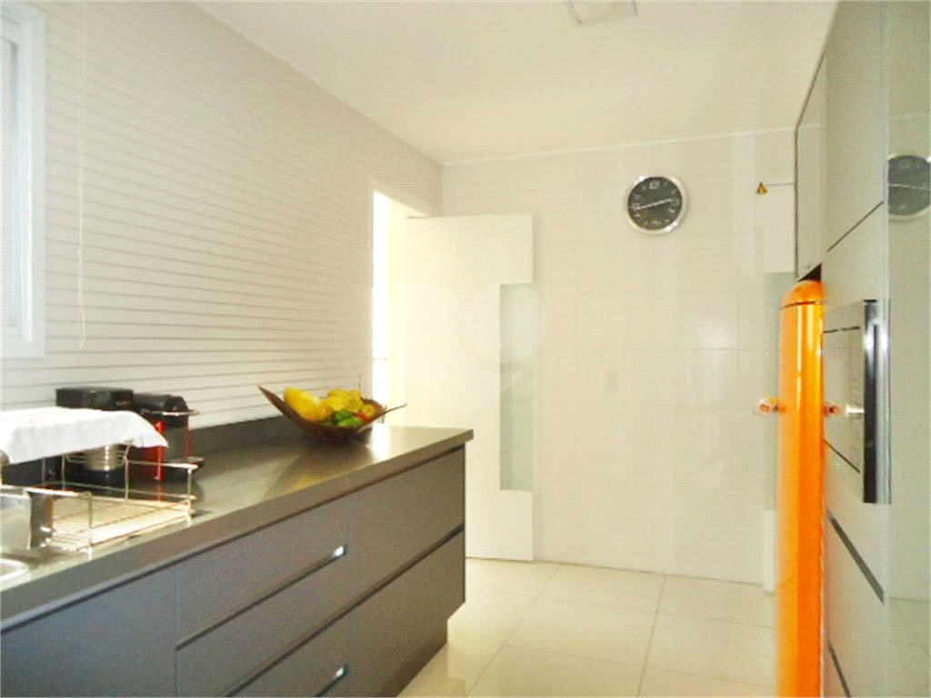 Lindo Apartamento em Condomínio de Alto Padrão à Venda no bairro Santa Teresinha, (PORTEIRA FECHADA)