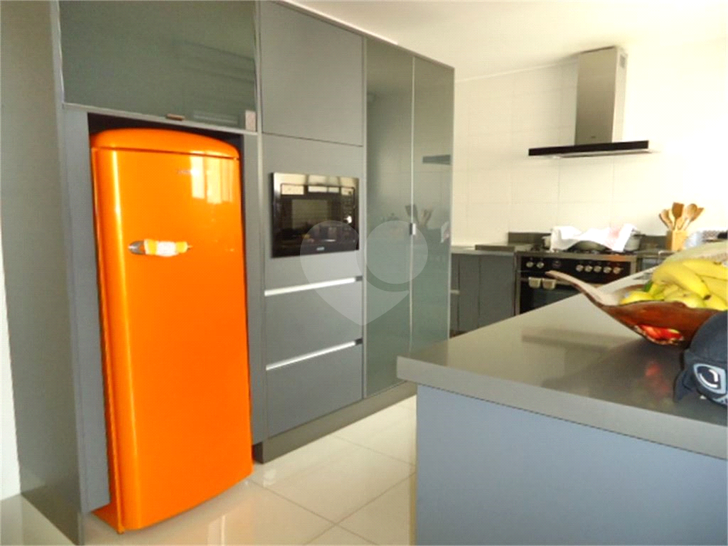 Apartamento de Alto Padrão à Venda no bairro Santa Teresinha, com 264 m² 4 suítes 5 vagas  (PORTEIRA FECHADA)!