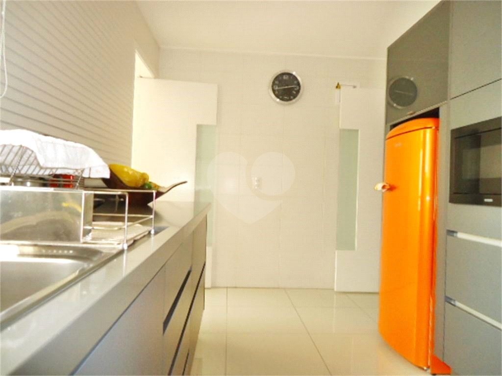 Apartamento de Alto Padrão à Venda no bairro Santa Teresinha, com 264 m² 4 suítes 5 vagas  (PORTEIRA FECHADA)!