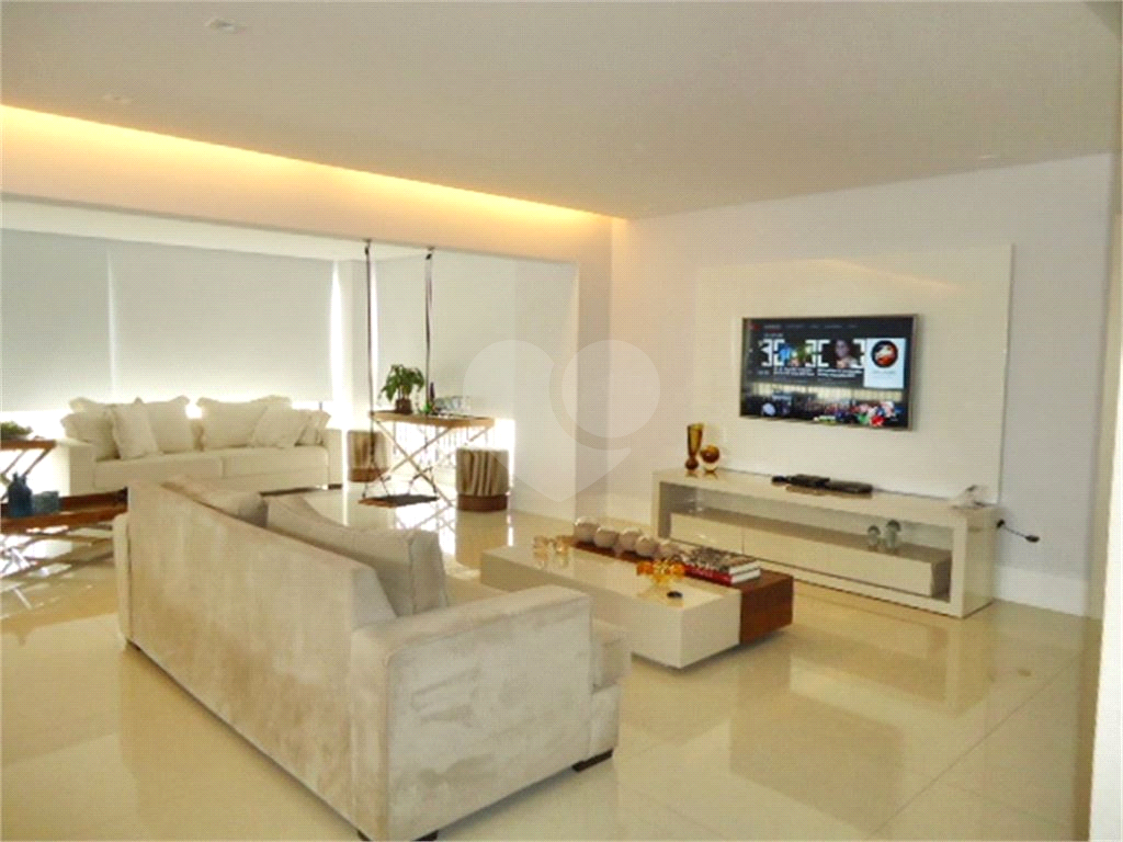 Apartamento de Alto Padrão à Venda no bairro Santa Teresinha, com 264 m² 4 suítes 5 vagas  (PORTEIRA FECHADA)!