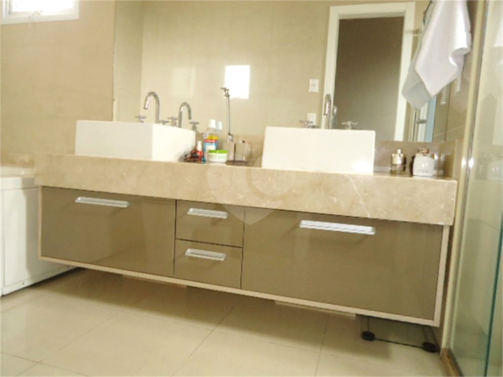 Apartamento de Alto Padrão à Venda no bairro Santa Teresinha, com 264 m² 4 suítes 5 vagas  (PORTEIRA FECHADA)!