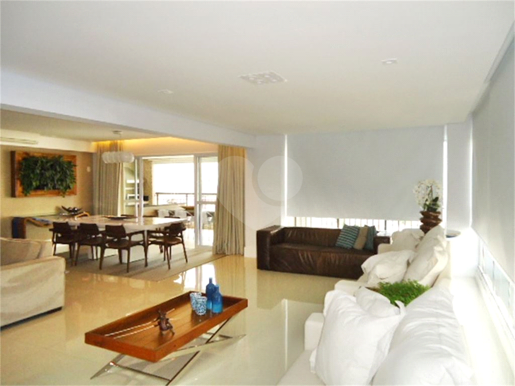 Apartamento de Alto Padrão à Venda no bairro Santa Teresinha, com 264 m² 4 suítes 5 vagas  (PORTEIRA FECHADA)!