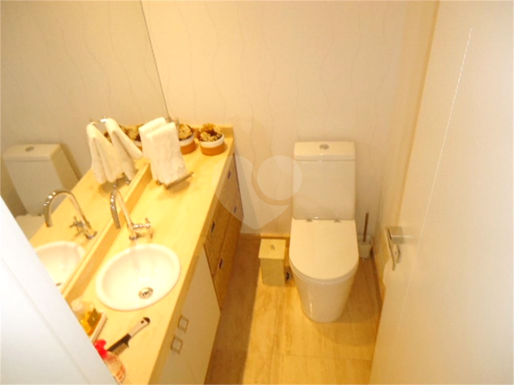Apartamento de Alto Padrão à Venda no bairro Santa Teresinha, com 264 m² 4 suítes 5 vagas  (PORTEIRA FECHADA)!