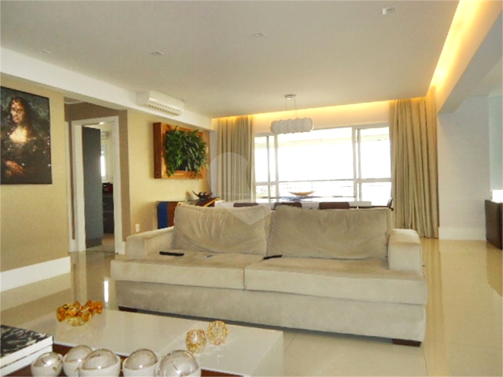 Apartamento de Alto Padrão à Venda no bairro Santa Teresinha, com 264 m² 4 suítes 5 vagas  (PORTEIRA FECHADA)!