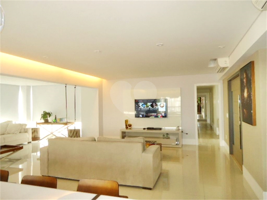 Apartamento de Alto Padrão à Venda no bairro Santa Teresinha, com 264 m² 4 suítes 5 vagas  (PORTEIRA FECHADA)!