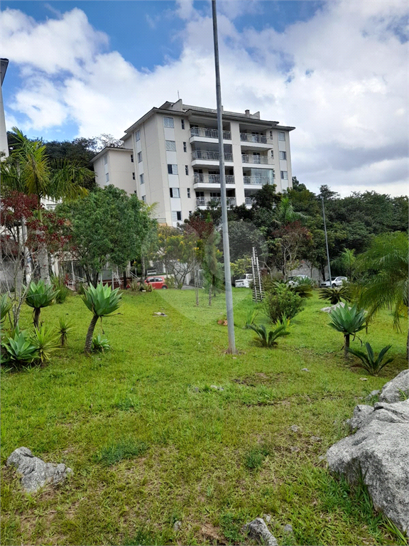 Sobrado em condomínio fechado com 4 suítes,  e 4 vagas de garagem, piscina e quintal gourmet