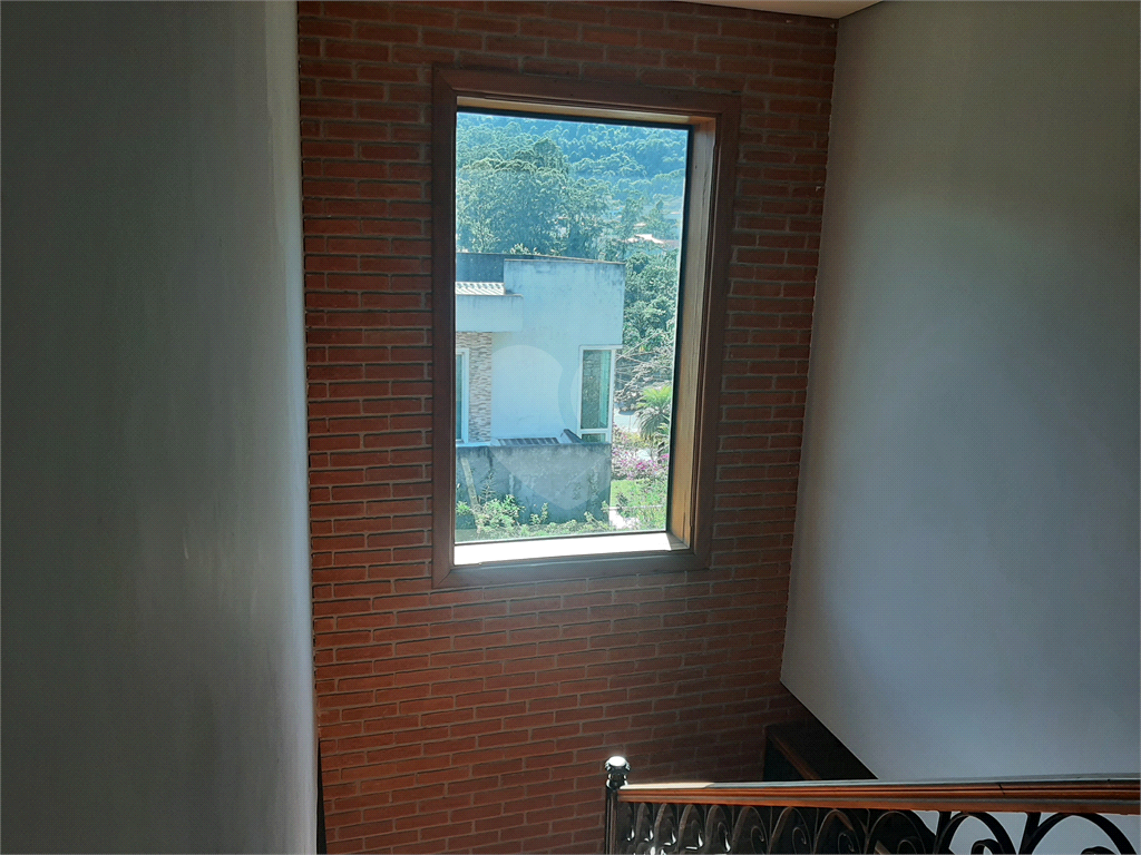 Sobrado em condomínio fechado com 4 suítes,  e 4 vagas de garagem, piscina e quintal gourmet
