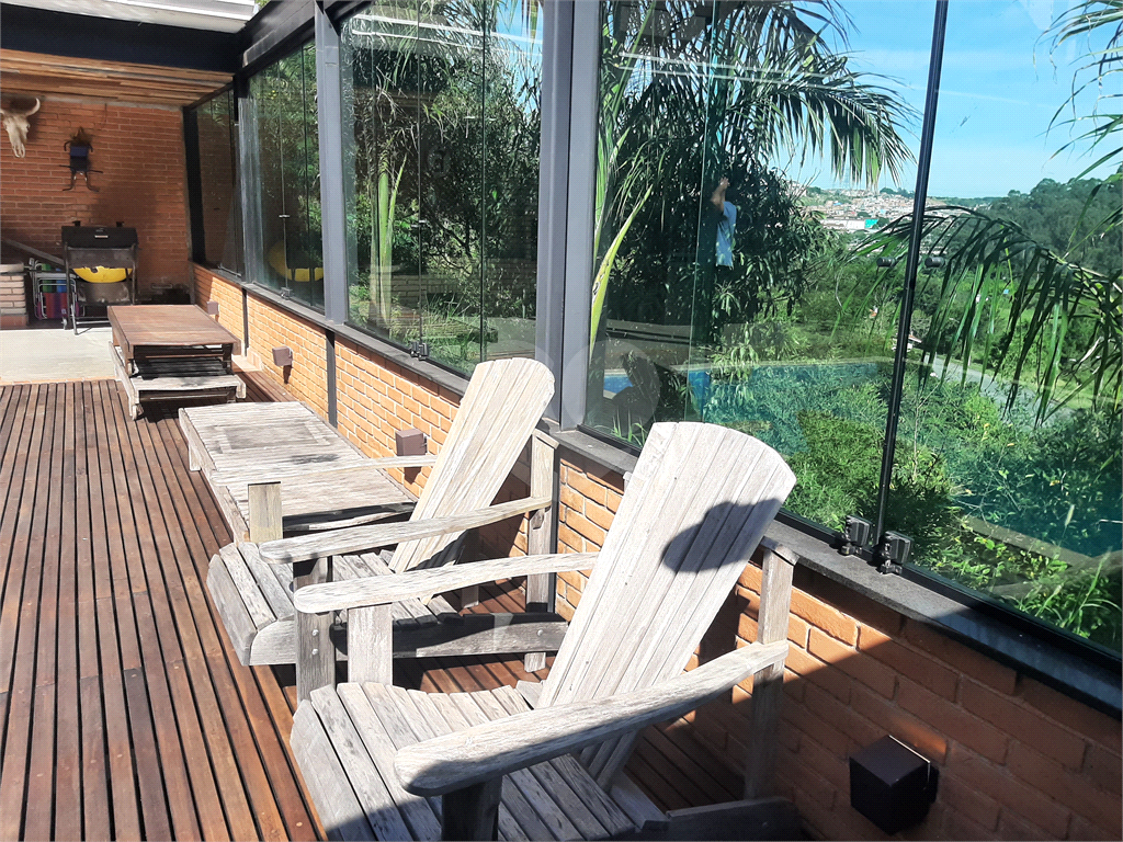 Sobrado em condomínio fechado com 4 suítes,  e 4 vagas de garagem, piscina e quintal gourmet